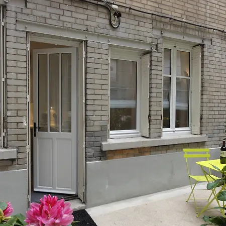 Authentic Tour Eiffel Apartment *