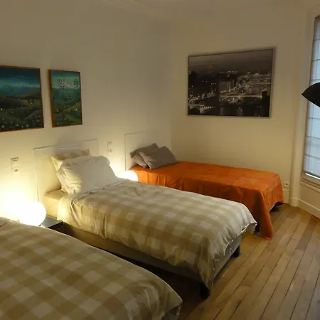 Authentic Tour Eiffel Apartment Paris