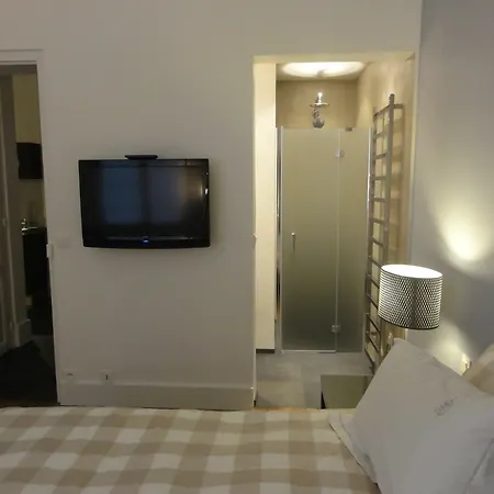 Authentic Tour Eiffel Apartment *
